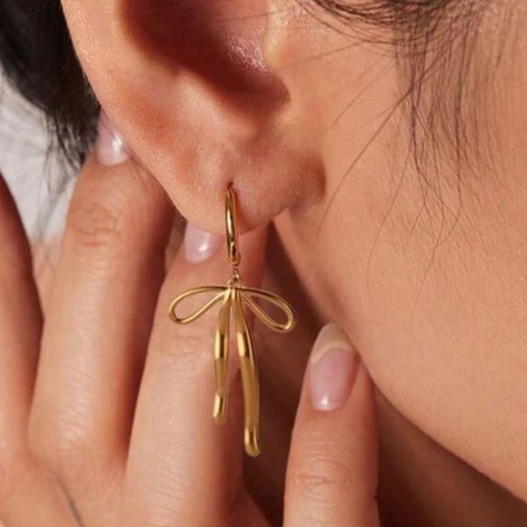 Hoop La Style Jewelry - Hoop La Style Gold Bow Earrings